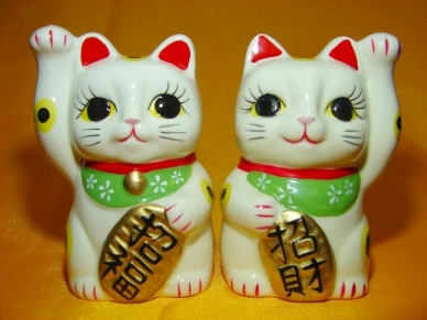 cat statue