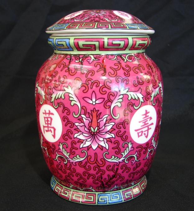 Red Wealthy Vase with Lid
