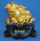 Golden Money Frog Statue Sitting on Lotus